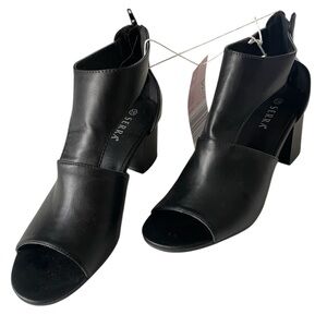 Women’s size 10 black chunky heels